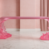 Table console sculpturale Cora en résine rose